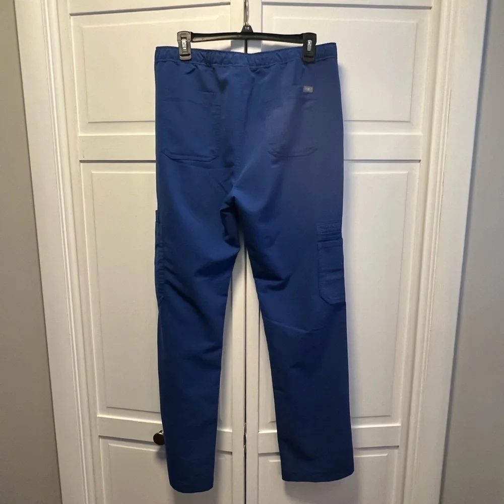 Men’s Figs Cairo Cargo Scrub Pants Size Men’s Medium Color Royal Blue
